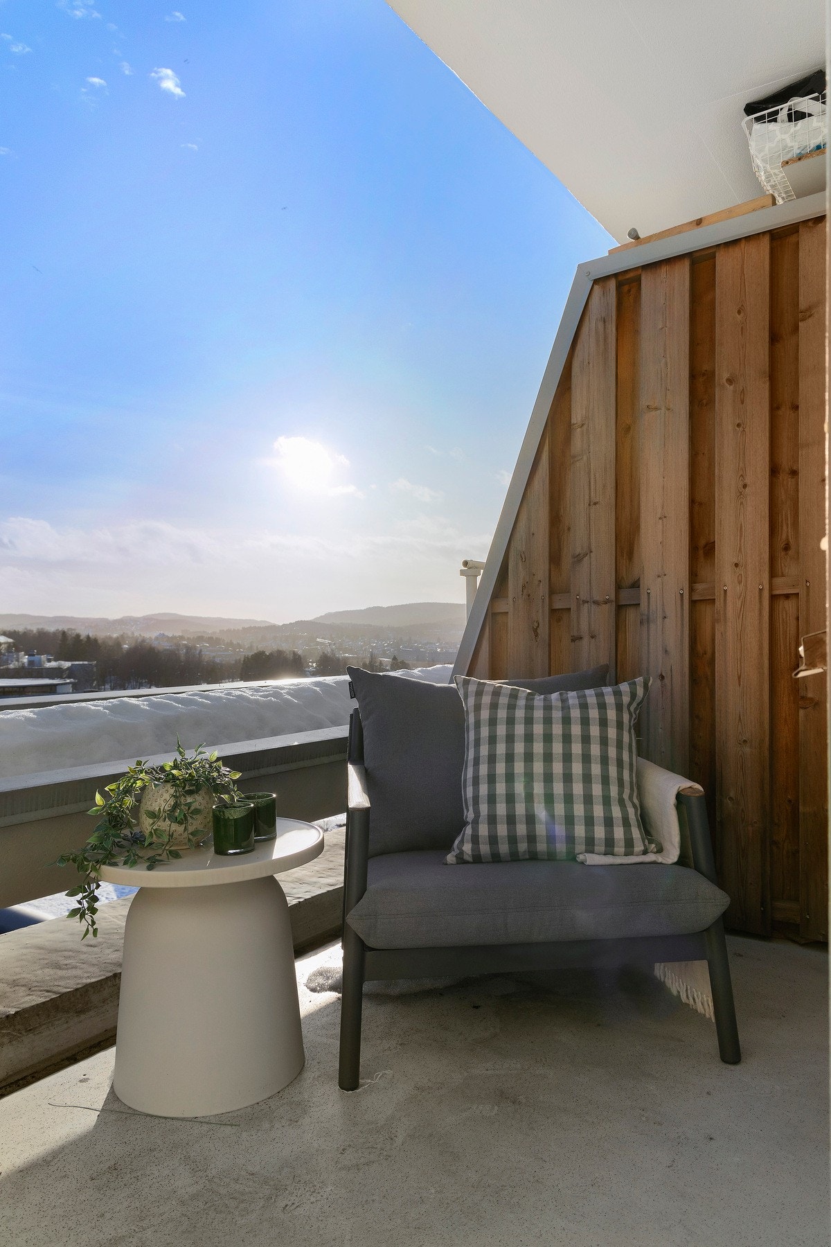 Boligen disponerer en romslig balkong. Galleribilde