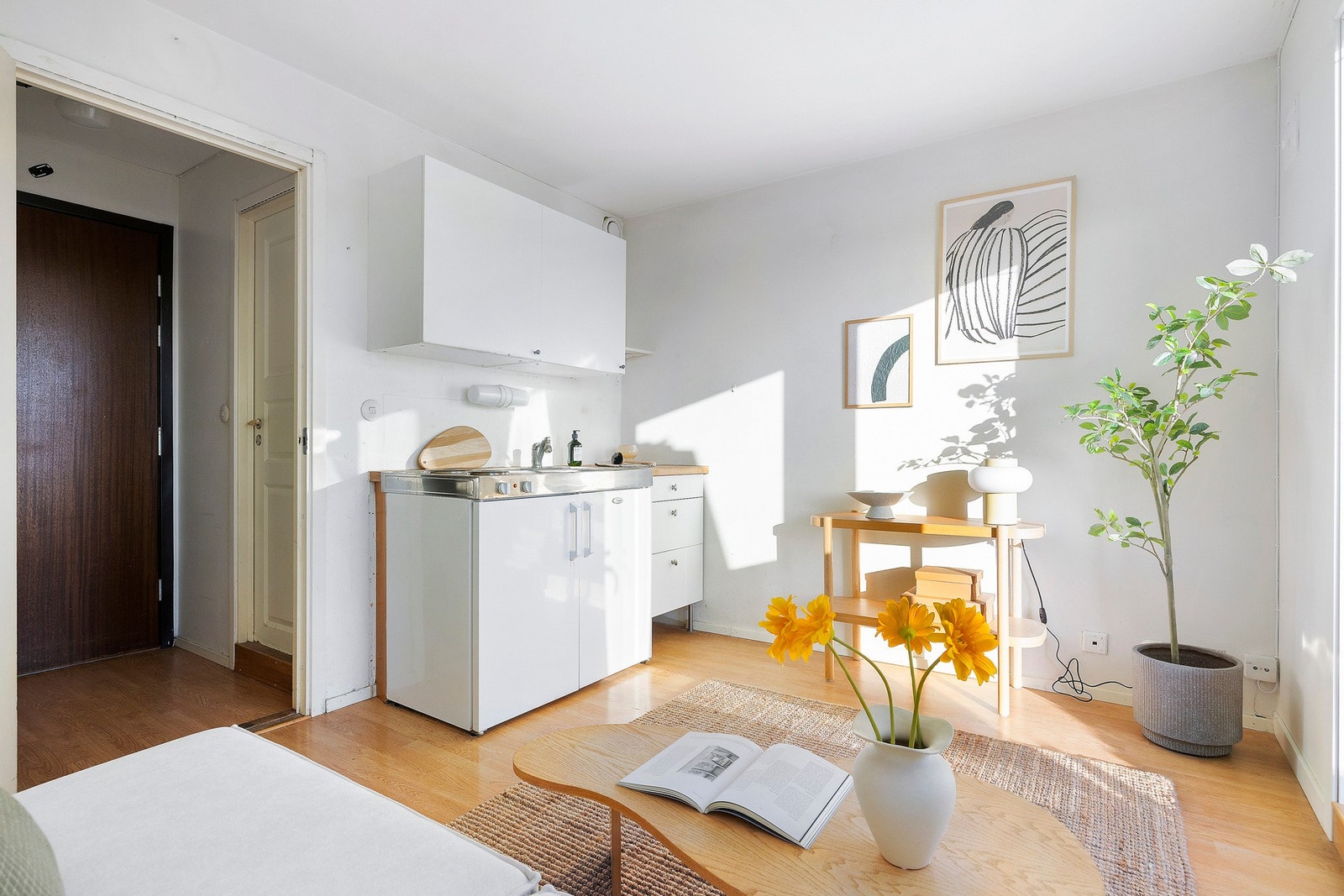 Åpen stue- og kjøkkenløsning med gode muligheter for innredning. Galleribilde