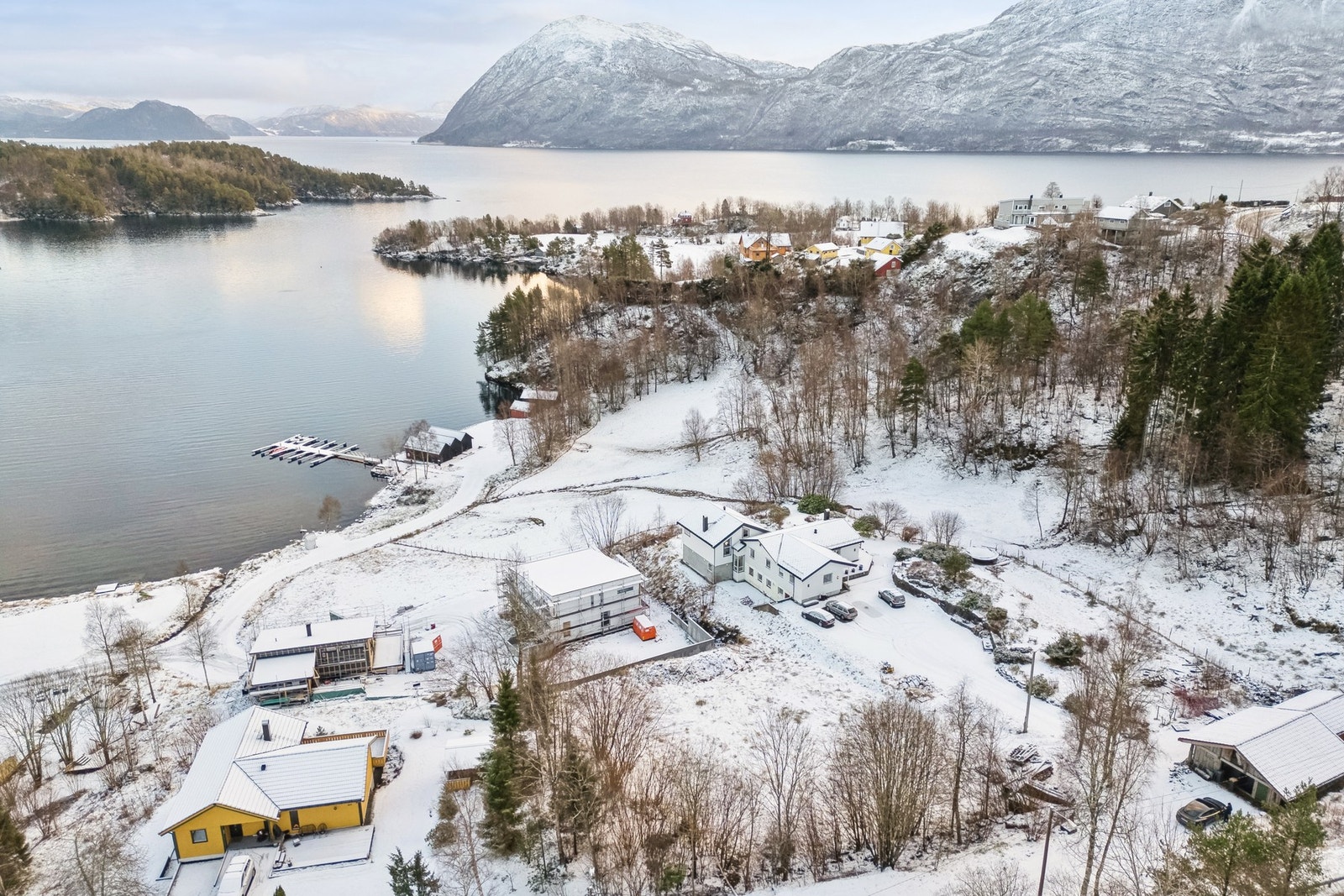 Eneboligtomt og nausttomt i vakre Honningdalsvågen. Galleribilde