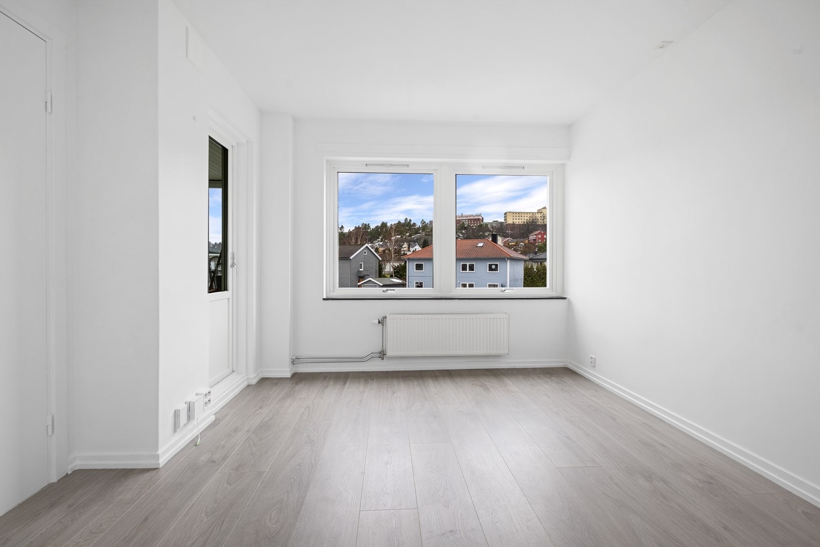 Hele leiligheten (gang, stue, kjøkken og soverom) har nymalte tak og vegger fra November/Desember 2024 Galleribilde