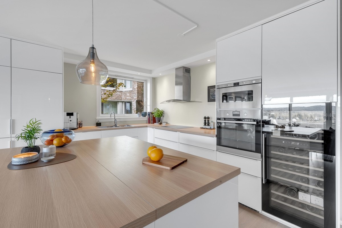 Åpen kjøkkenløsning med øy Galleribilde