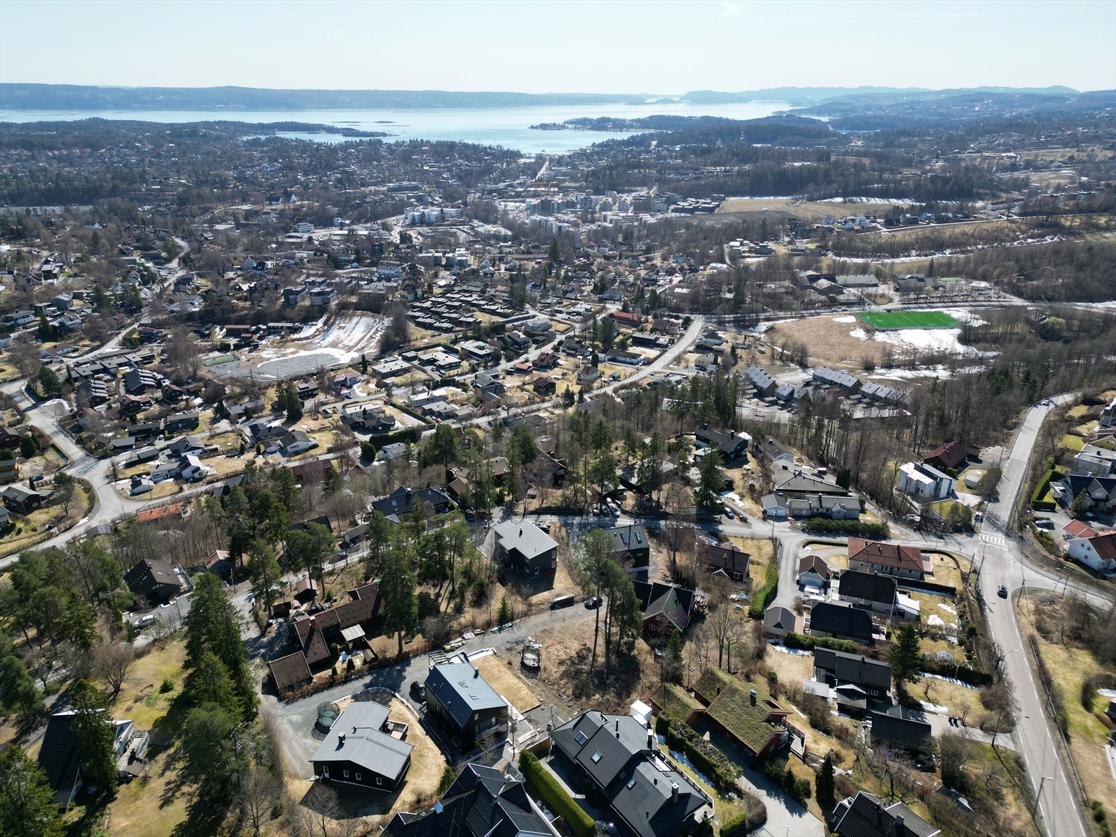 Tomten er flat og ligger fint til i terrenget. Galleribilde