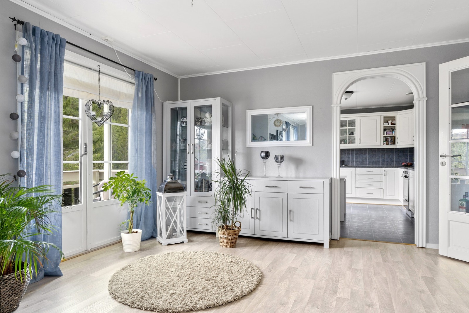 Utgang til veranda med god utsikt Galleribilde