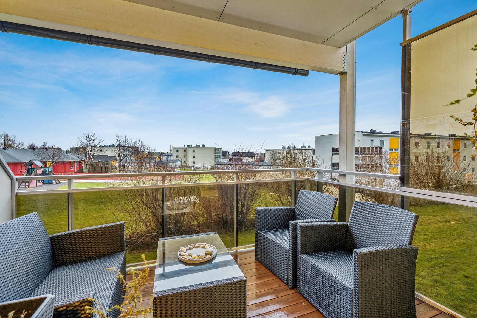 Balkong med fin utsikt over nærområdet. Galleribilde