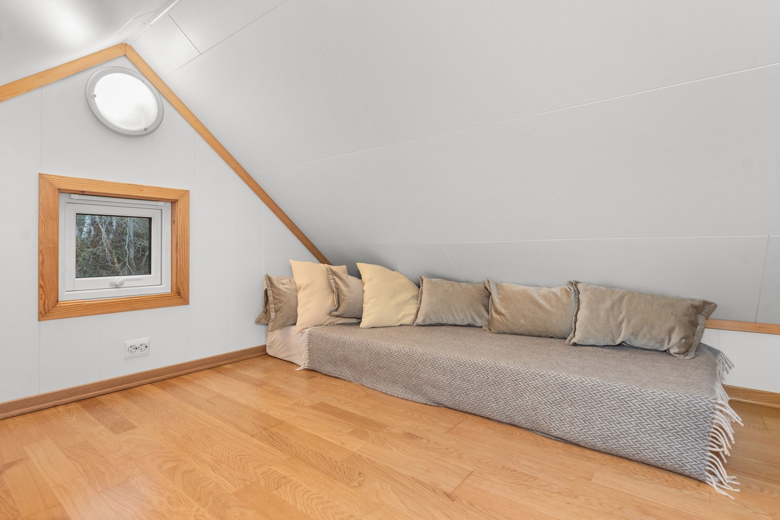 Her er muligheter for en ekstra oppholdsplass eller lagring. Galleribilde