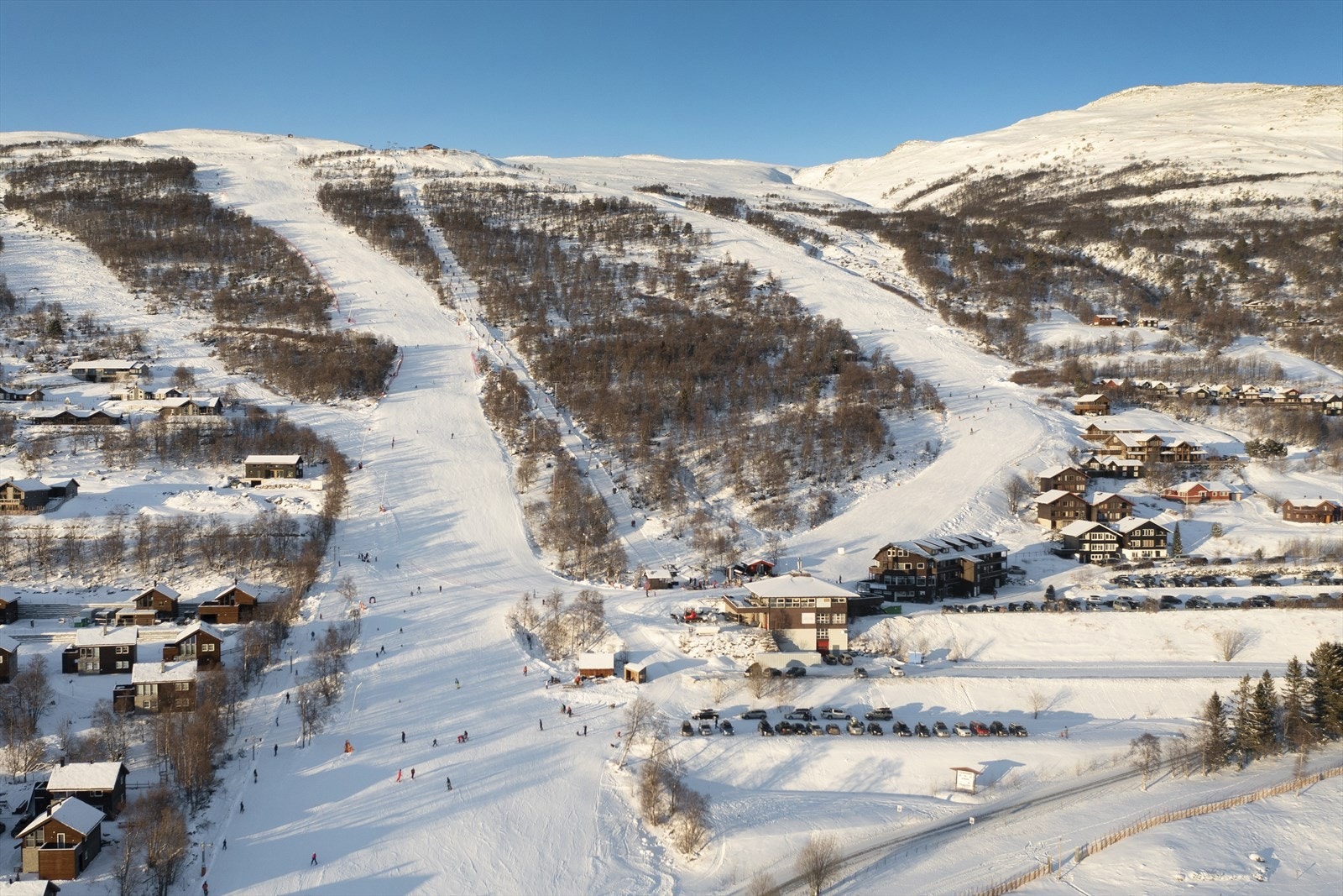Stølen skianlegg med blant annet Rockoss som byr på god mat og drikke samt afterski og konserter i skisesongen Galleribilde