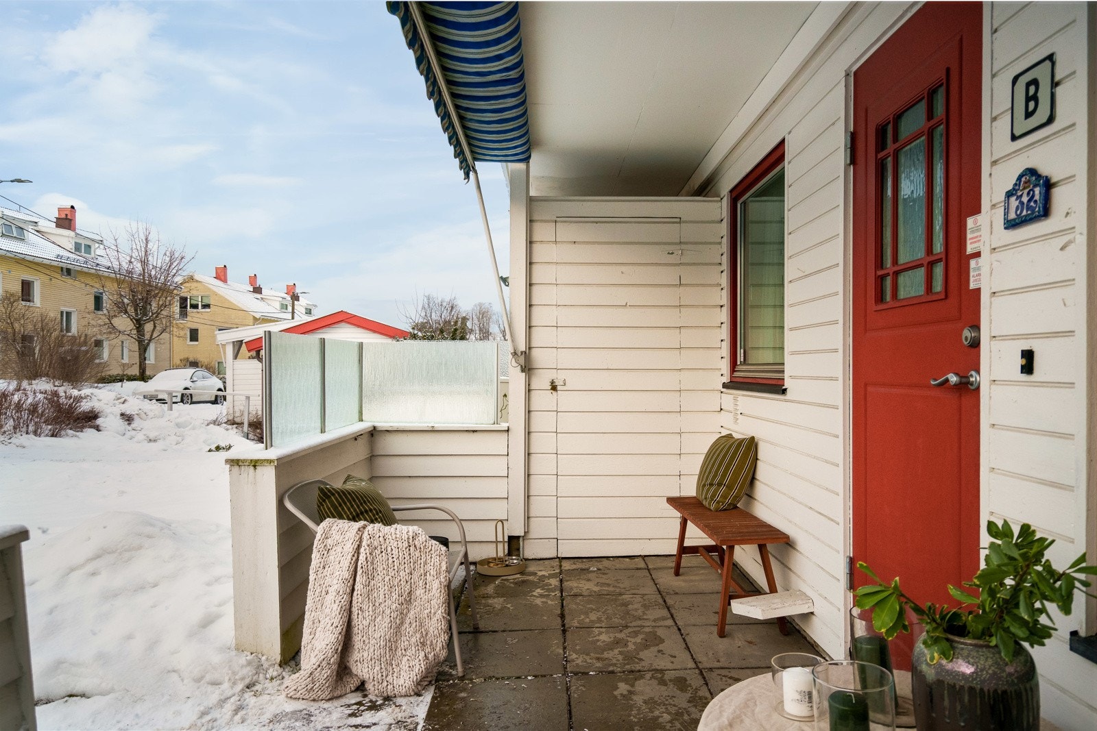 I tilknytning til terrassen og inngangen finnes en praktisk utebod Galleribilde