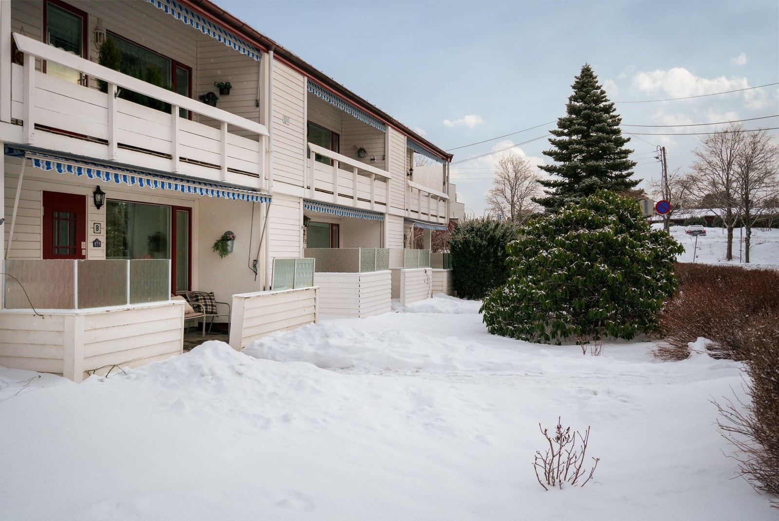 Egen inngang til leiligheten fra Nyquistveien gir en "rekkehusfølelse" Galleribilde