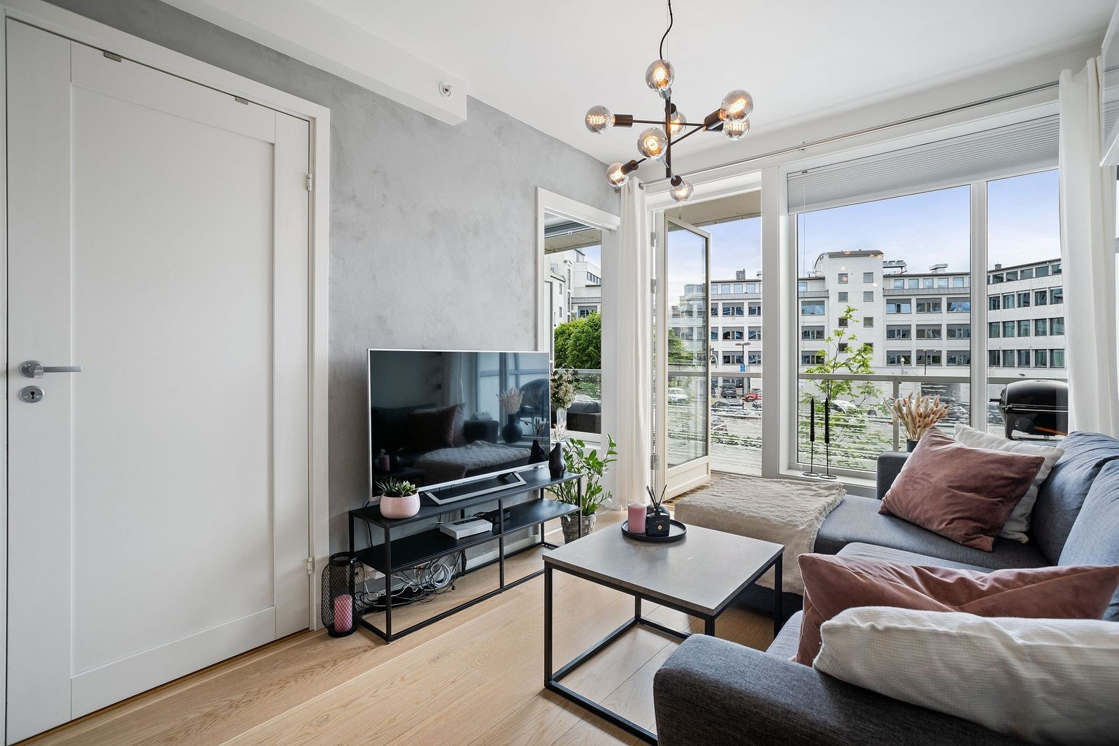 Utgang til balkong fra stue Galleribilde