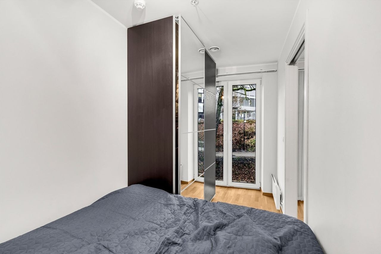 Soverom, plass til 160 cm seng Galleribilde