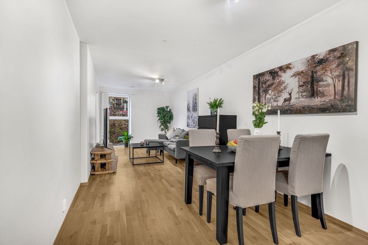 Spiseplass mot stue Galleribilde