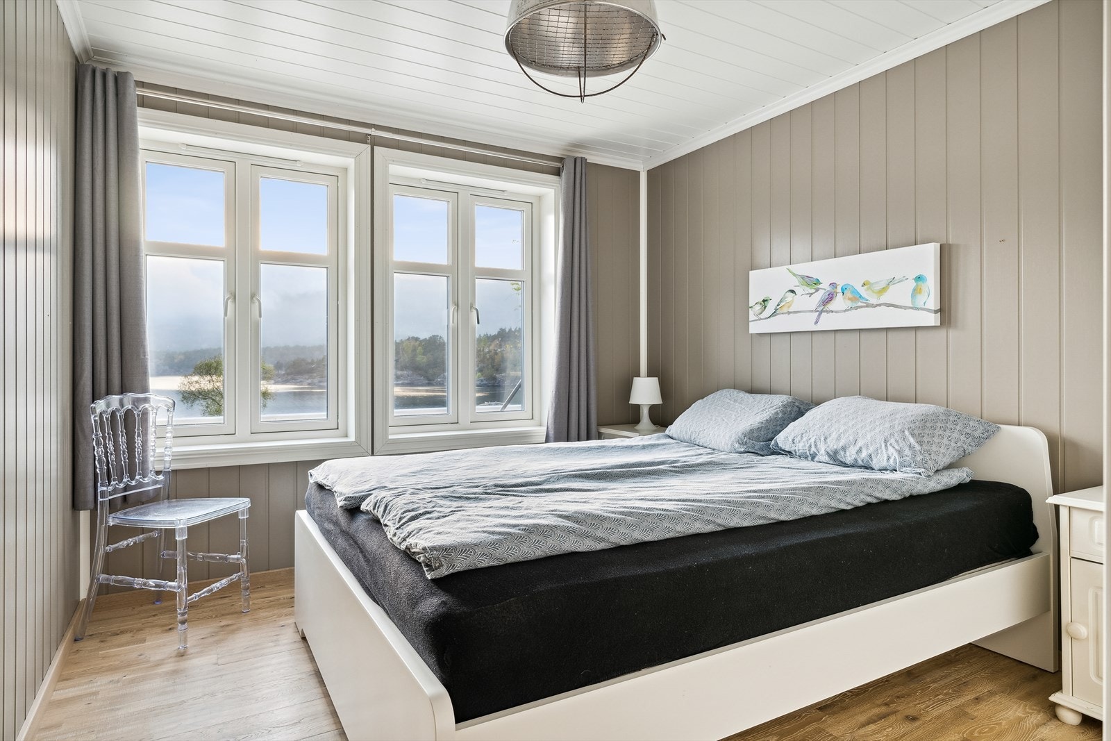 Soverom 1 lokalisert i hovedetasjen. Galleribilde