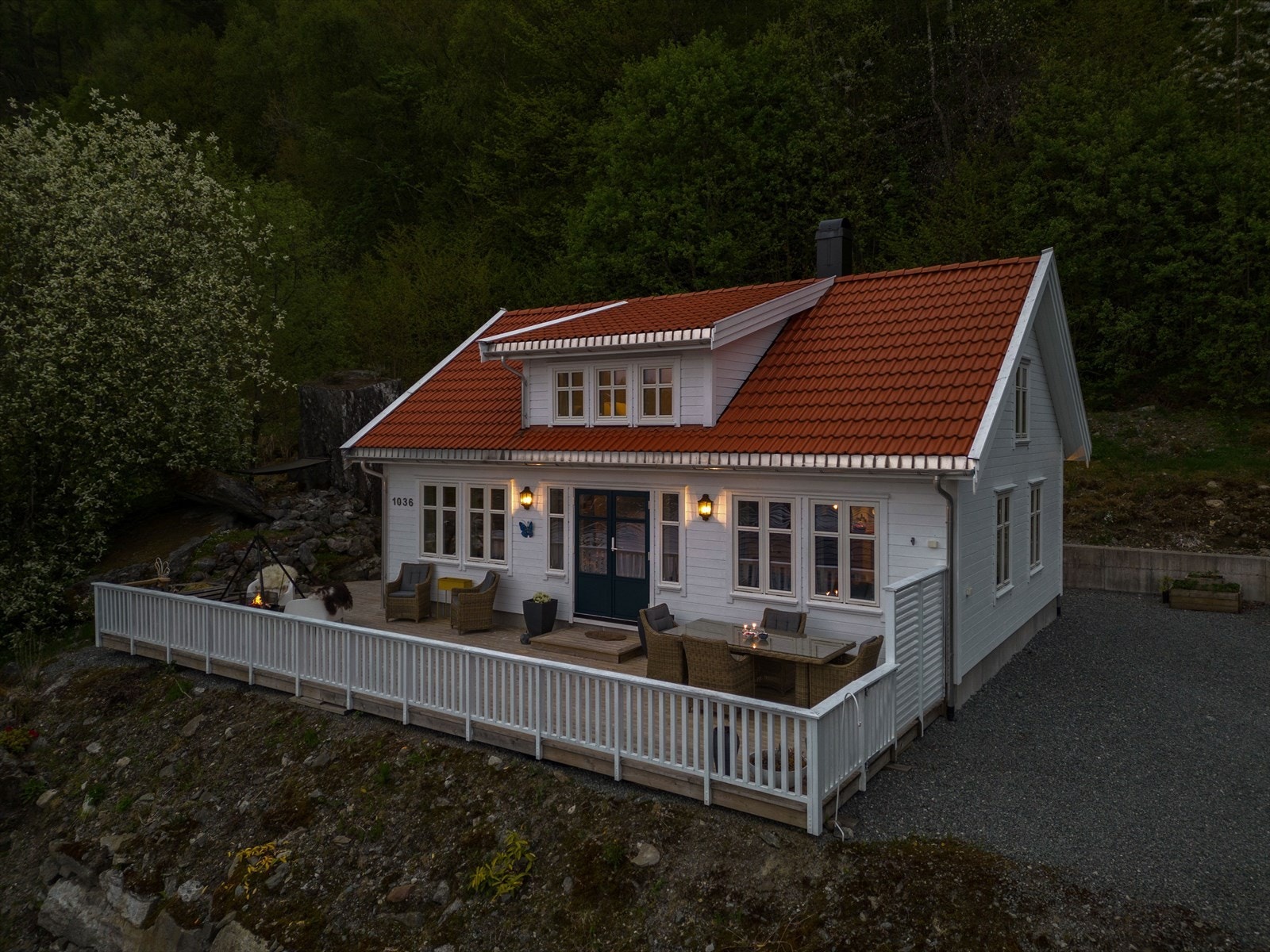 Hytten er fra 2018 og fremstår som godt vedlikeholdt. Galleribilde