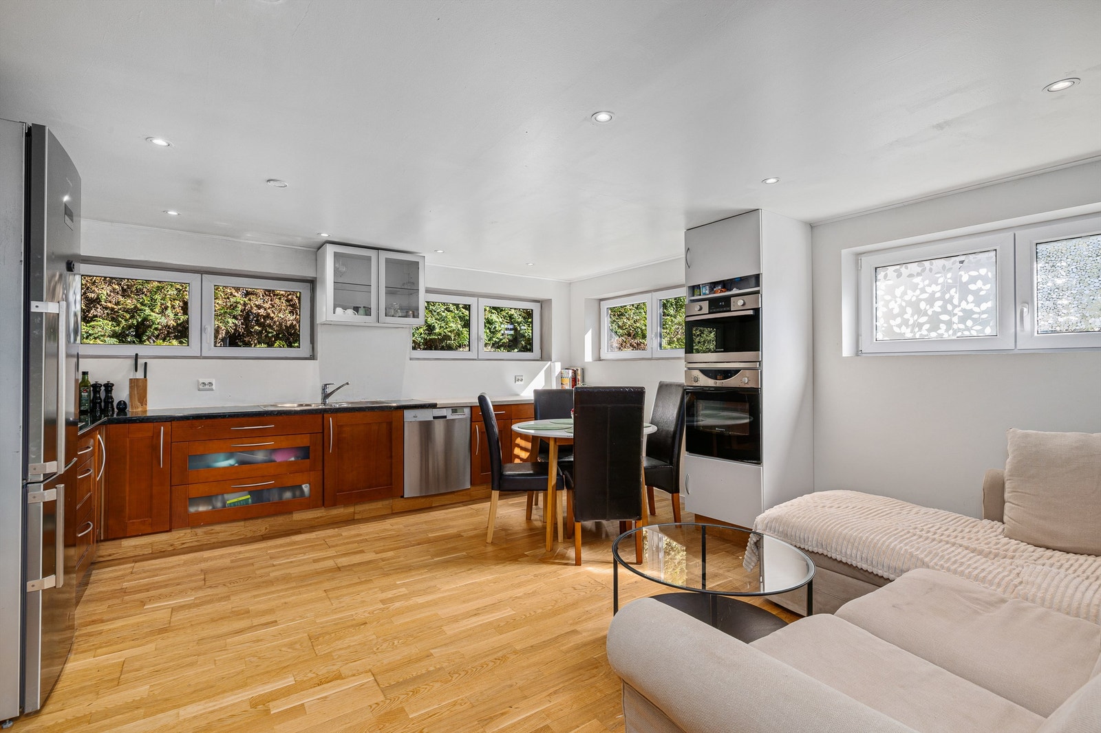 God stue/kjøkken i åpen løsning Galleribilde