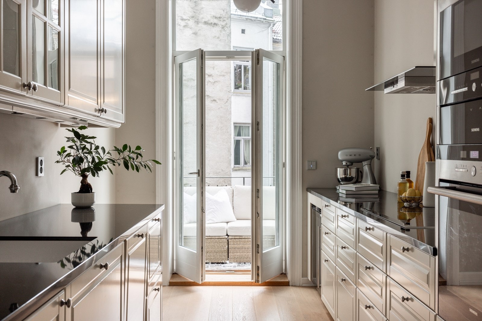 Dette er en svært attraktiv 2(3)-roms selveier med sørvendt balkong, gjennomgående planløsning. Galleribilde