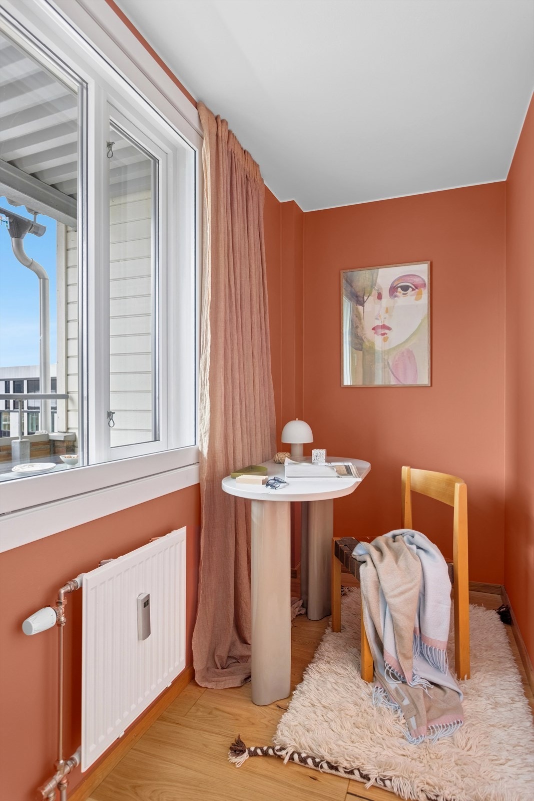 Et fantastisk rom som praktisk kan brukes til kontor eller walk-in-closet Galleribilde