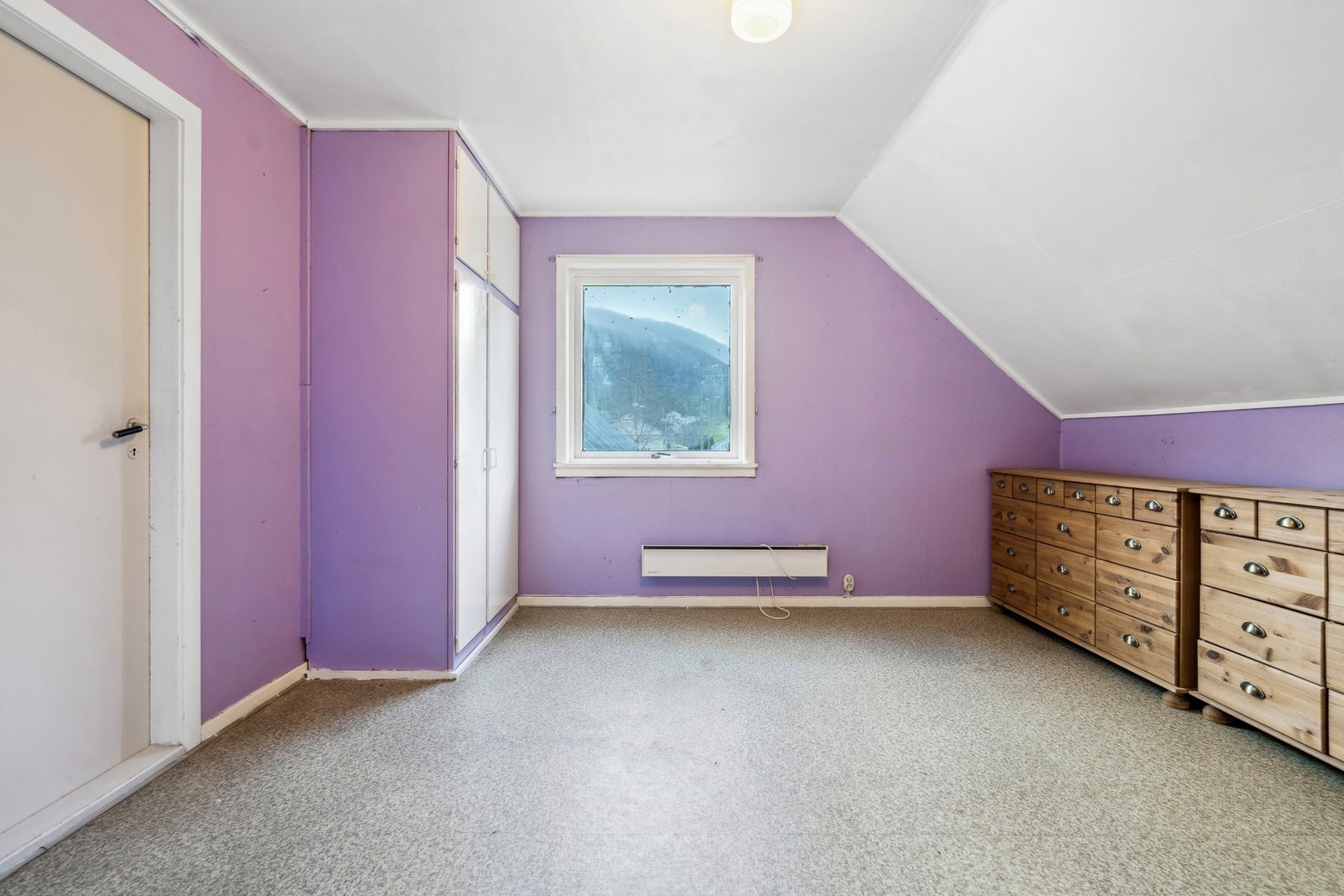 Hovedsoverom i hoveddelen. Det foreligger ikke tegninger for etasjen, og soverommet er ikke godkjent. Galleribilde