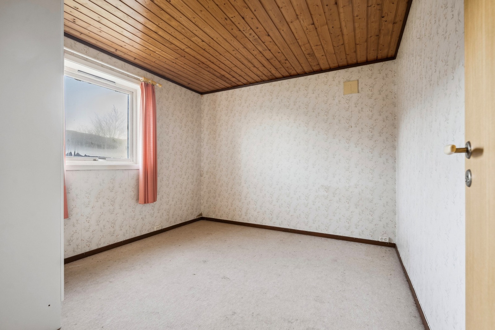 Soverom 1 i underetasjen. Rommet er ikke godkjent til varig oppholdsrom. Galleribilde