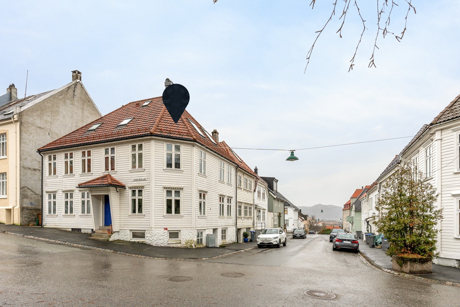 Borettslaget har egen bakgård, her kan man grille, plante i plantekassene eller nyte en god bok. Galleribilde