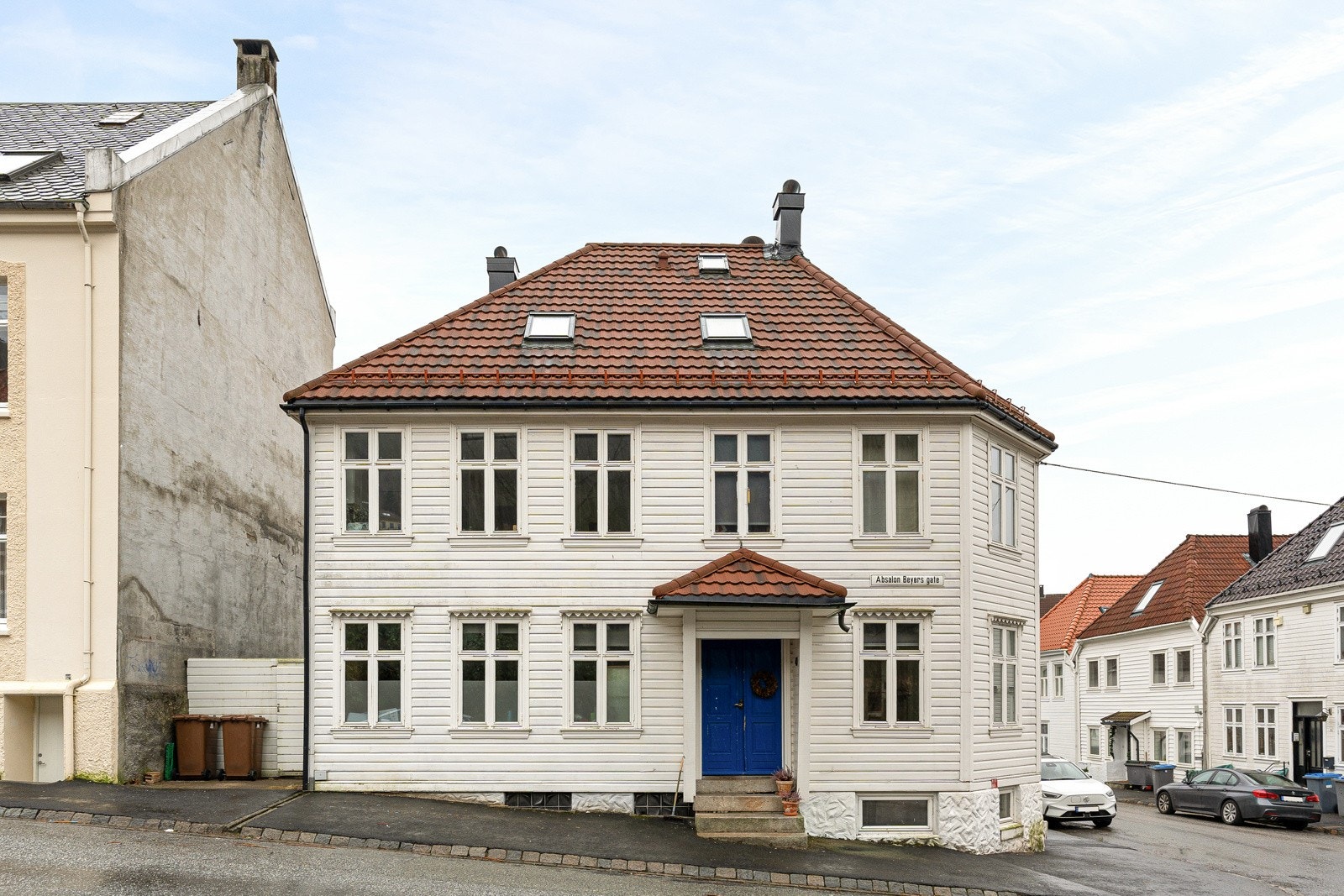 Leiligheten er del av et koselig borettslag bestående av syv leiligheter. Galleribilde