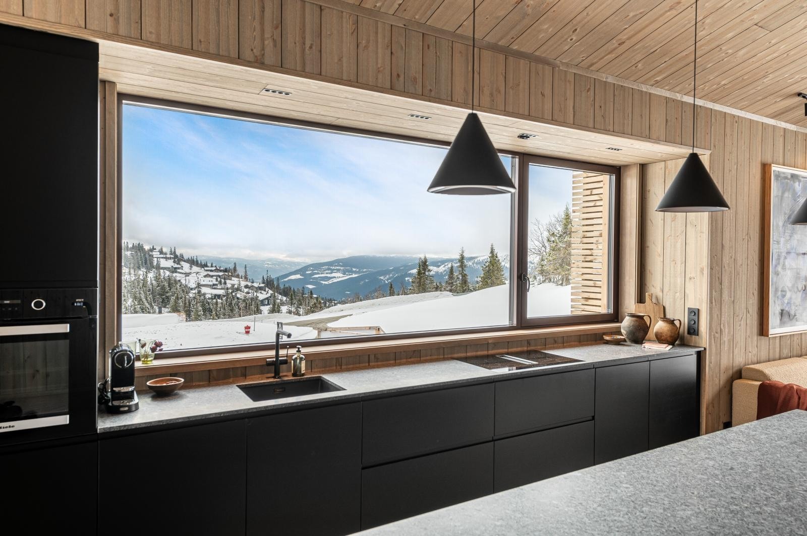 Her tilberedes alle måltider med god plass, og krydret med herlig utsikt. Galleribilde