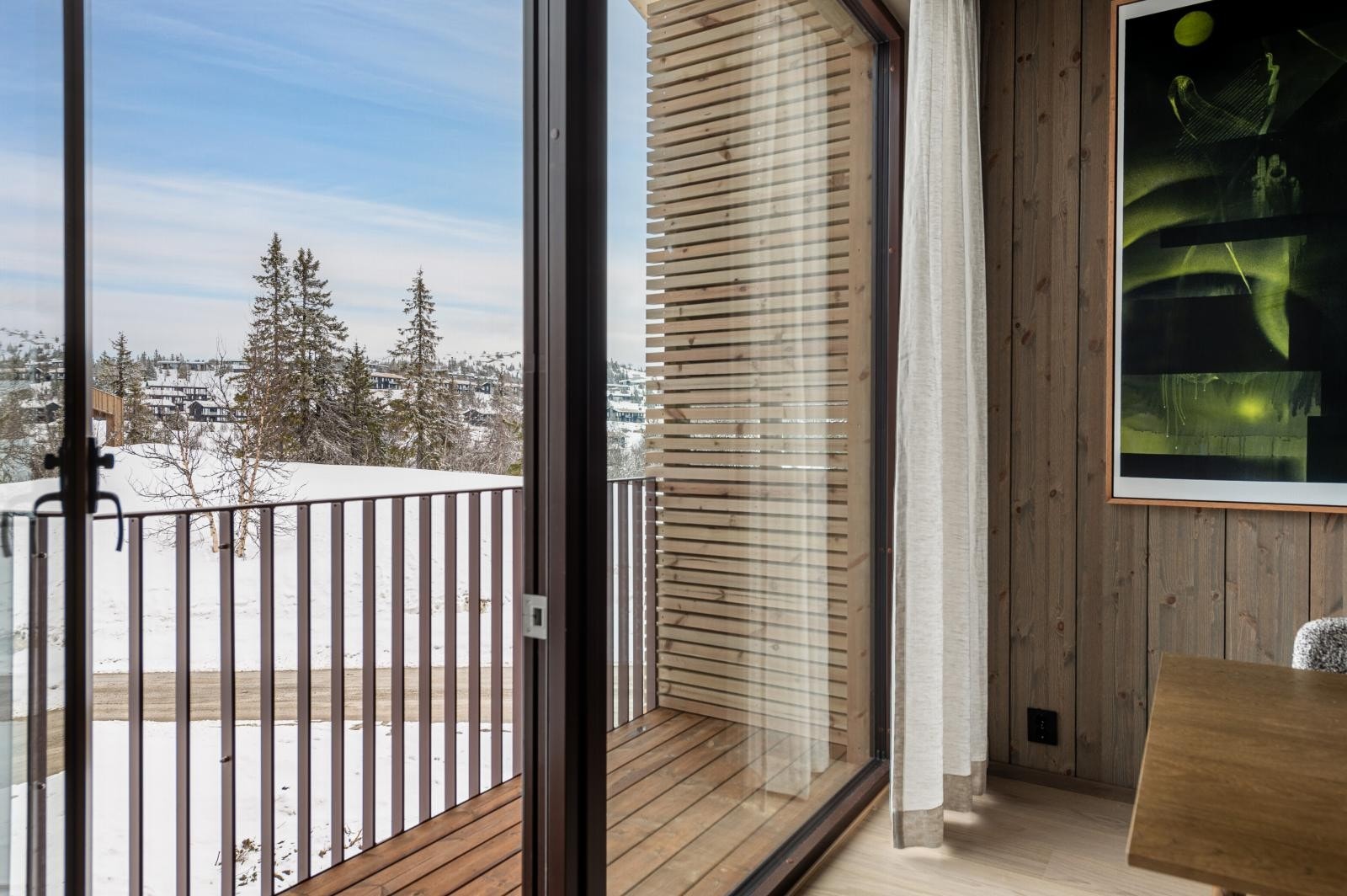 To balkonger samt stor markterrasse som kan nytes etter aktive dager i bakken eller langrennssporet. Galleribilde