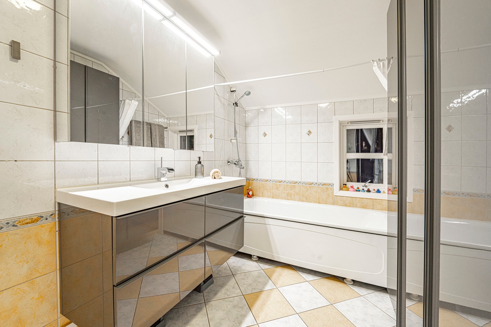 Varmekabler i gulv Galleribilde