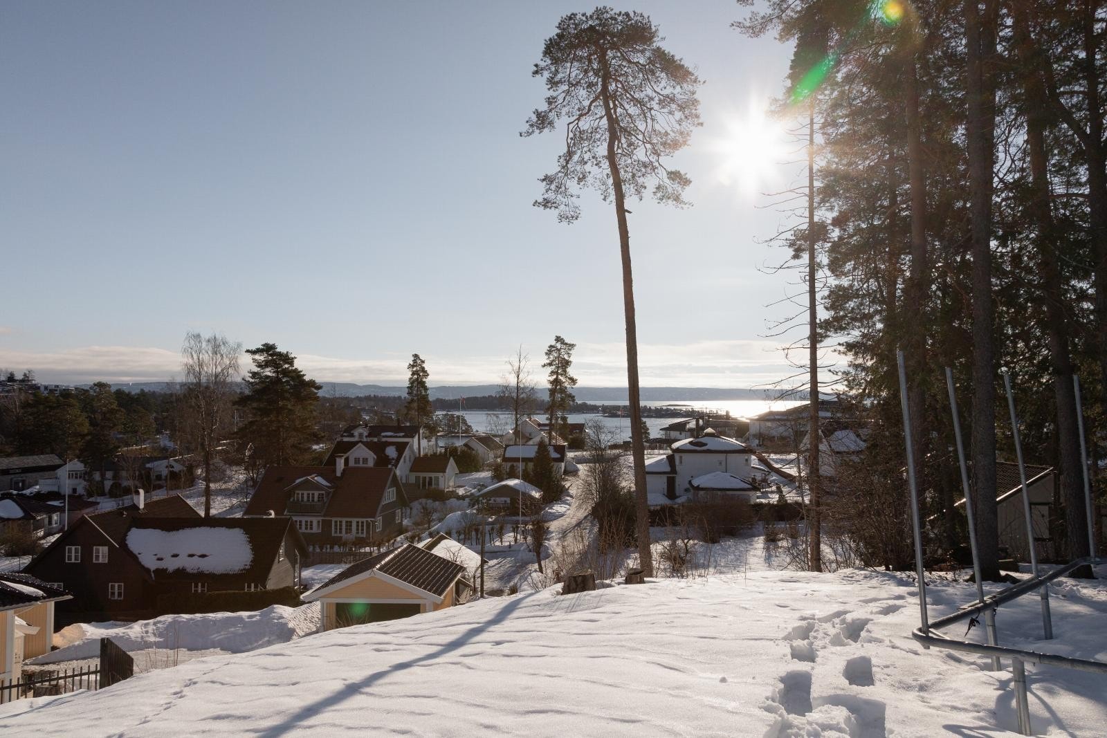 Tomten ligger på høydedrag mellom Trollens og Bloksbergstien Galleribilde