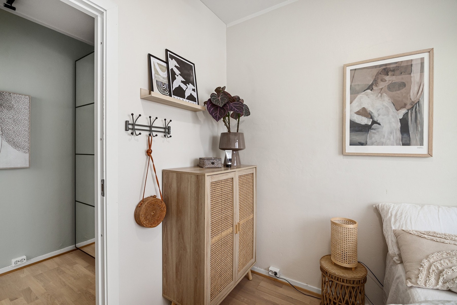 Det er også plass til kommode/skap/skrivebord på soverommet. Galleribilde