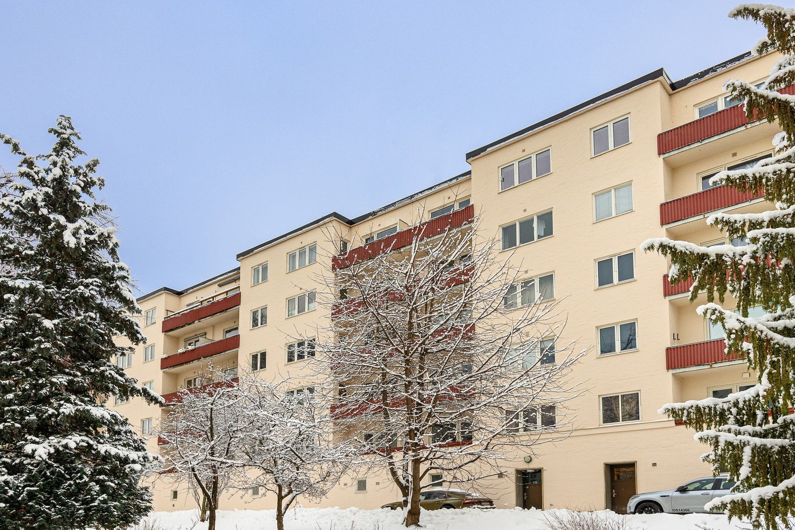 Fasade. Sentral og attraktiv beliggenhet. Beboerparkering i området. Galleribilde