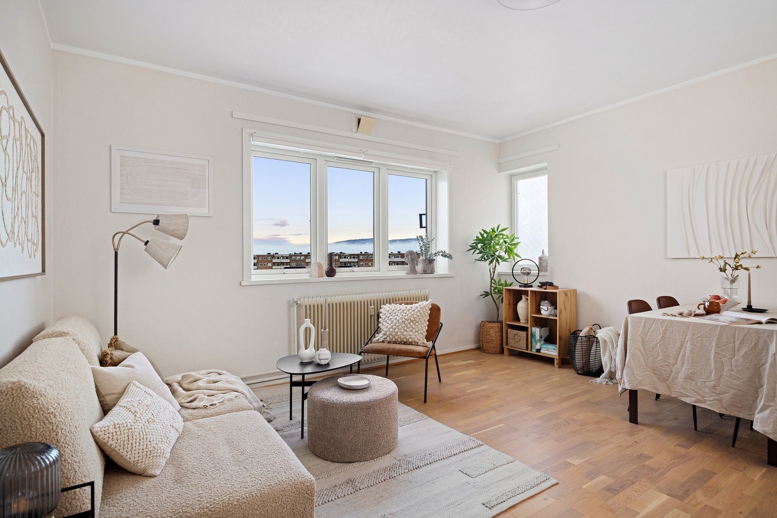 Velkommen til Rødstuveien 4, presentert av Kjersti N. Bråthen v/ EIE eiendomsmegling. Galleribilde