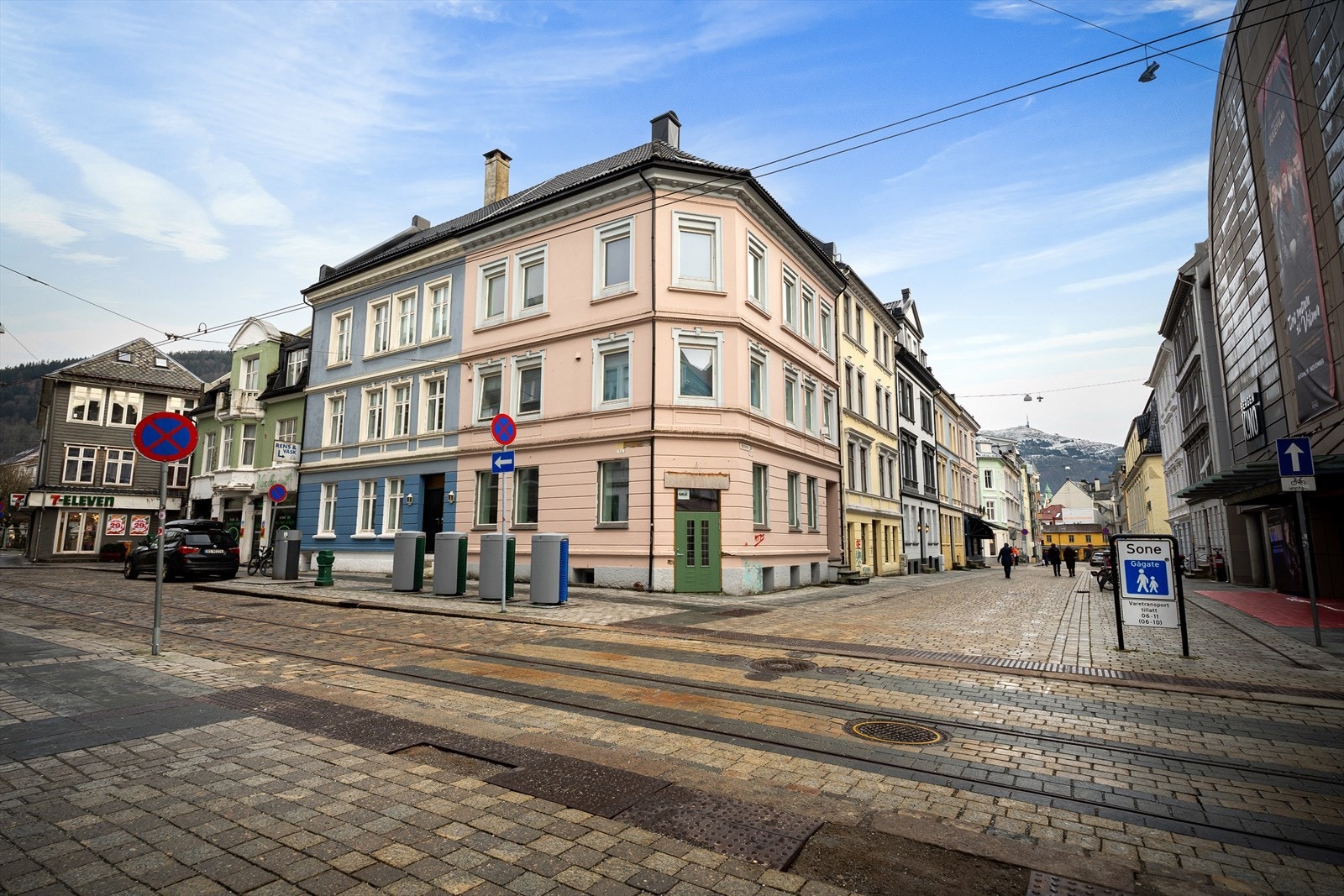 Velkommen på visning! Husk å meld deg på via lenke fra nettannonse! Har du spørsmål kan megler William Christensen kontaktes på 413 77 579. Galleribilde