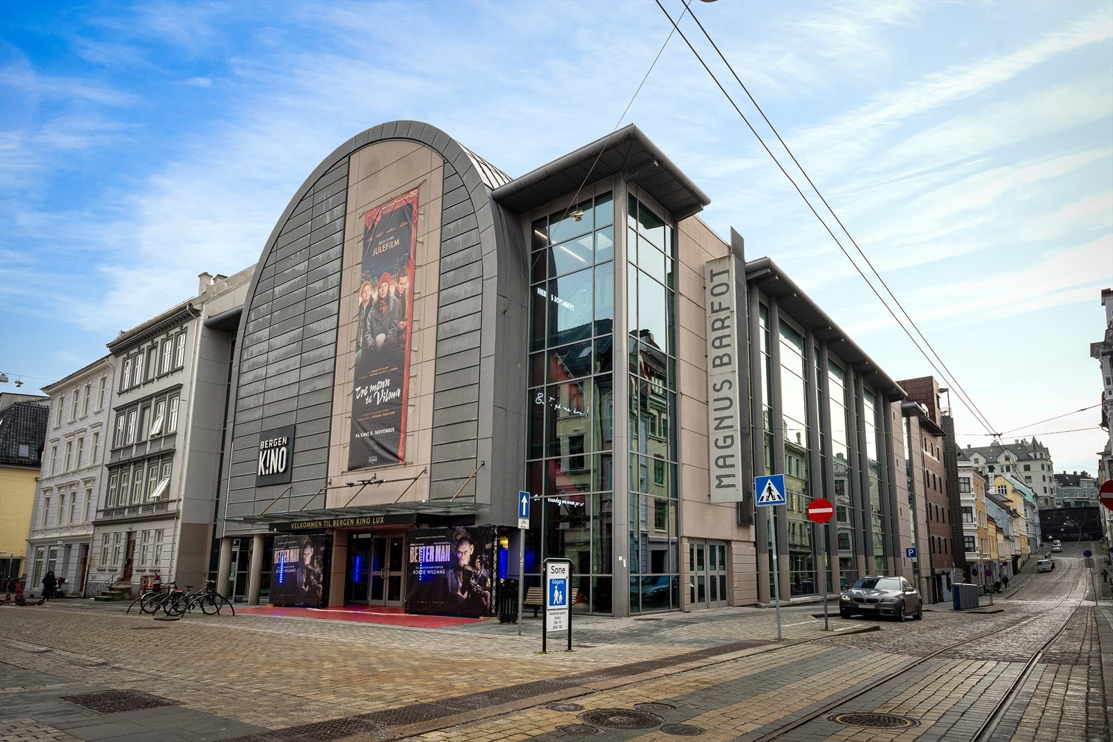 Fasiliteter som kino er rett utenfor dørstokken med Coop extra 1 minutt å gå fra leiligheten. Galleribilde