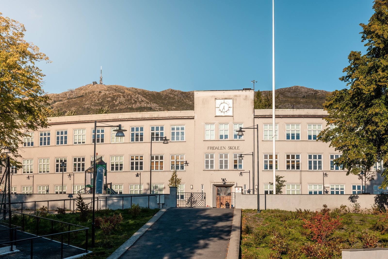 Fridalen skole er like ved leiligheten. Galleribilde