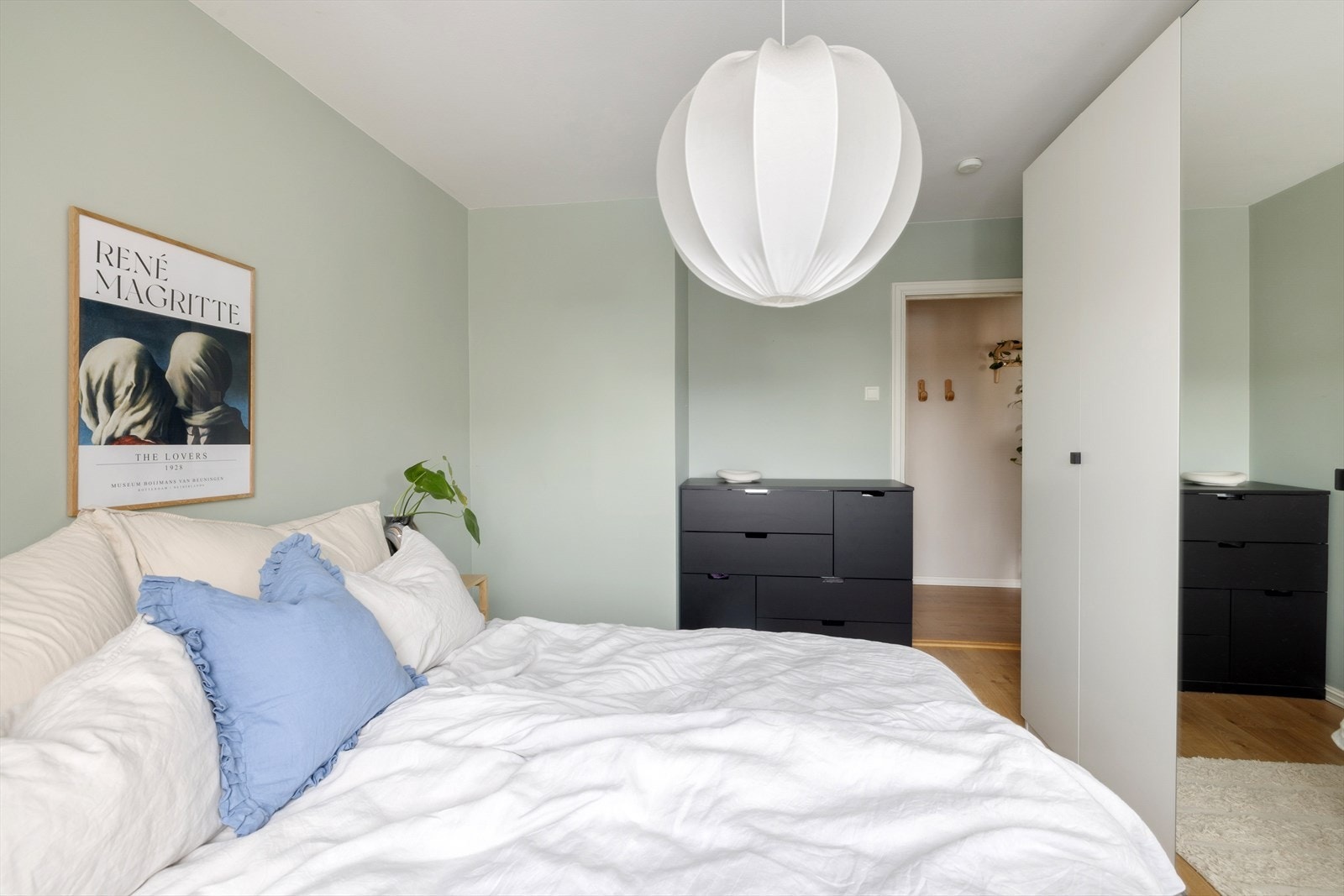 Plass til garderobeskap på soverom Galleribilde