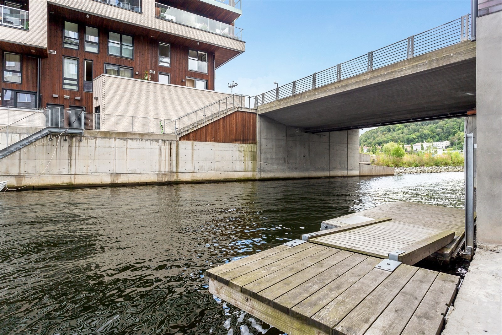 Padlebrygge mot kanalen Galleribilde