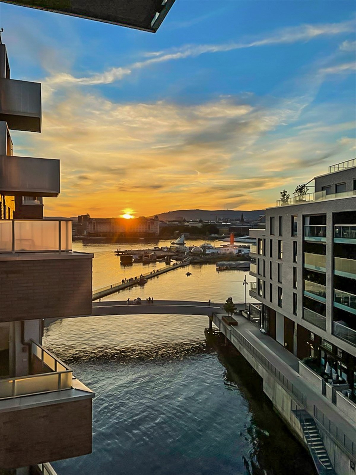 Her kan du nyte magiske solnedganger i godt selskap om sommeren Galleribilde