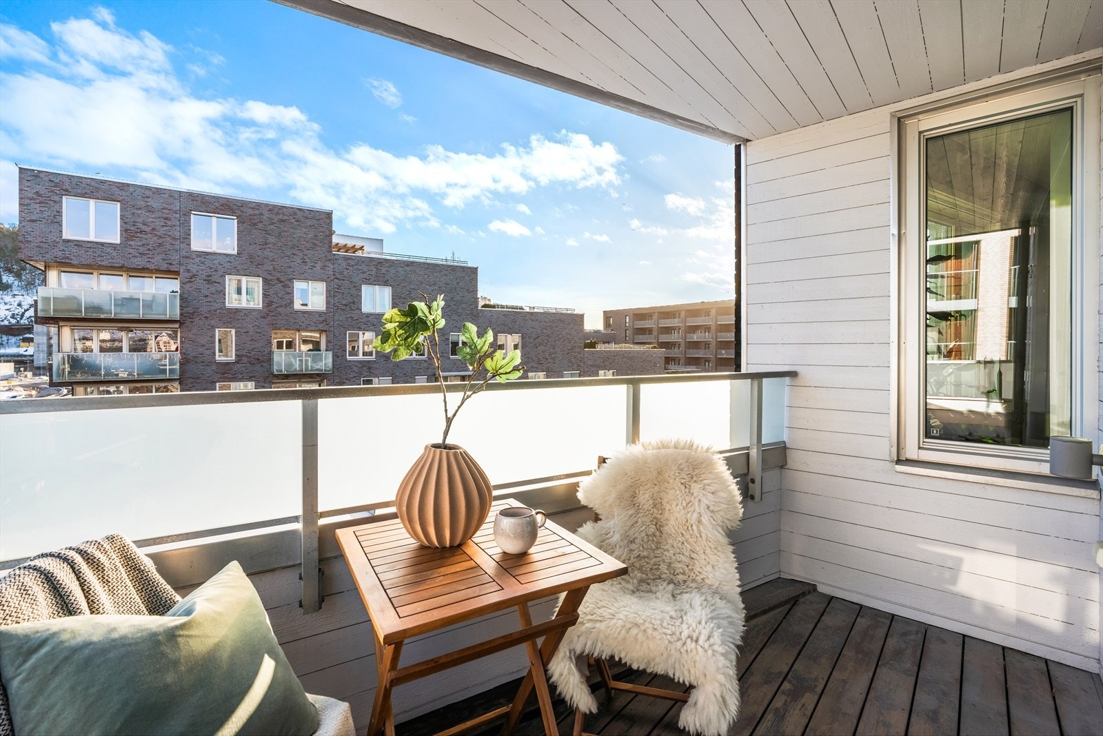 Fin utsikt mot sentralparken, sjøbadet og Hovedøya fra balkong 2 Galleribilde