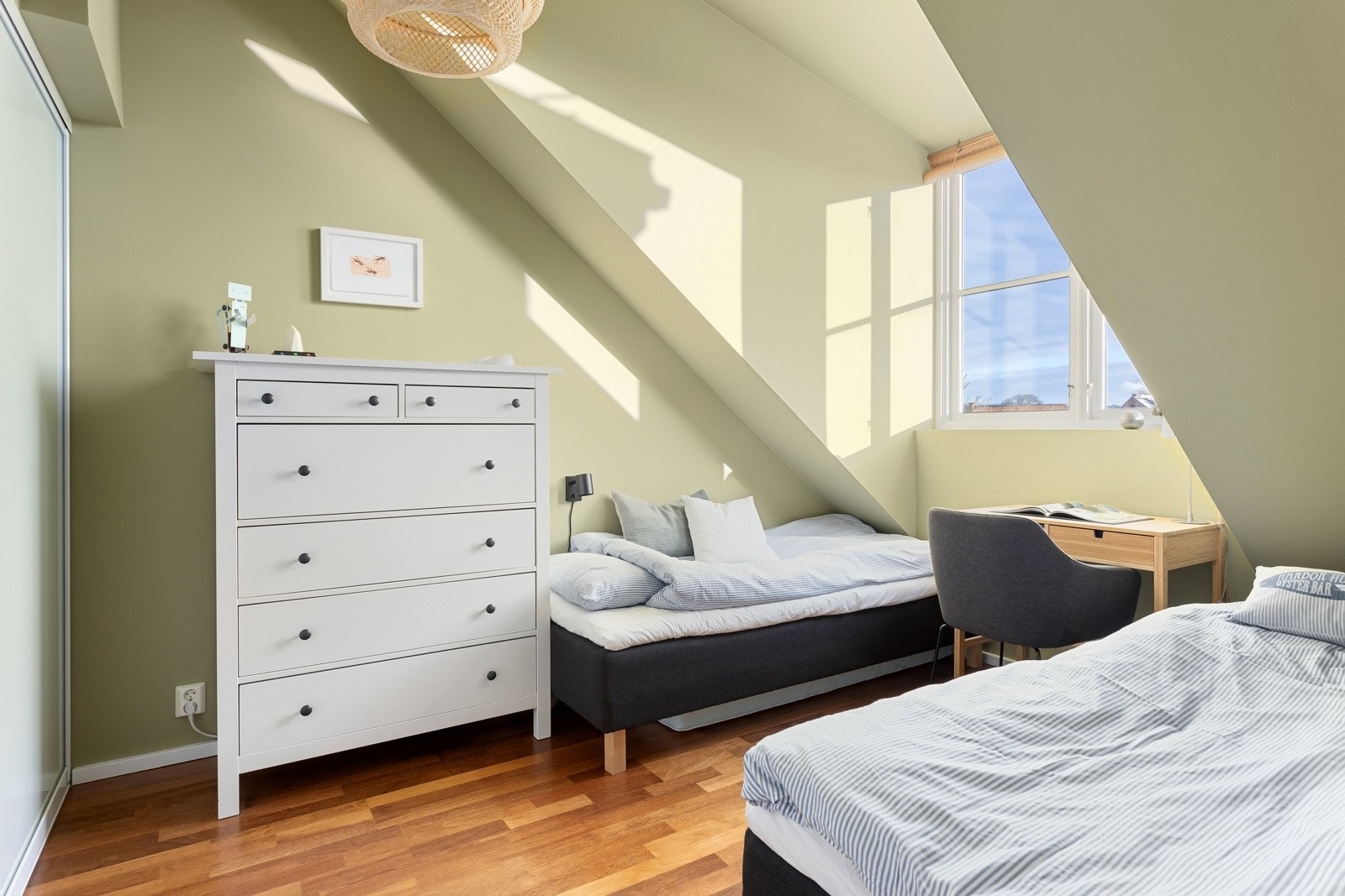 Boligen har to soverom i hver sin etasje. Galleribilde