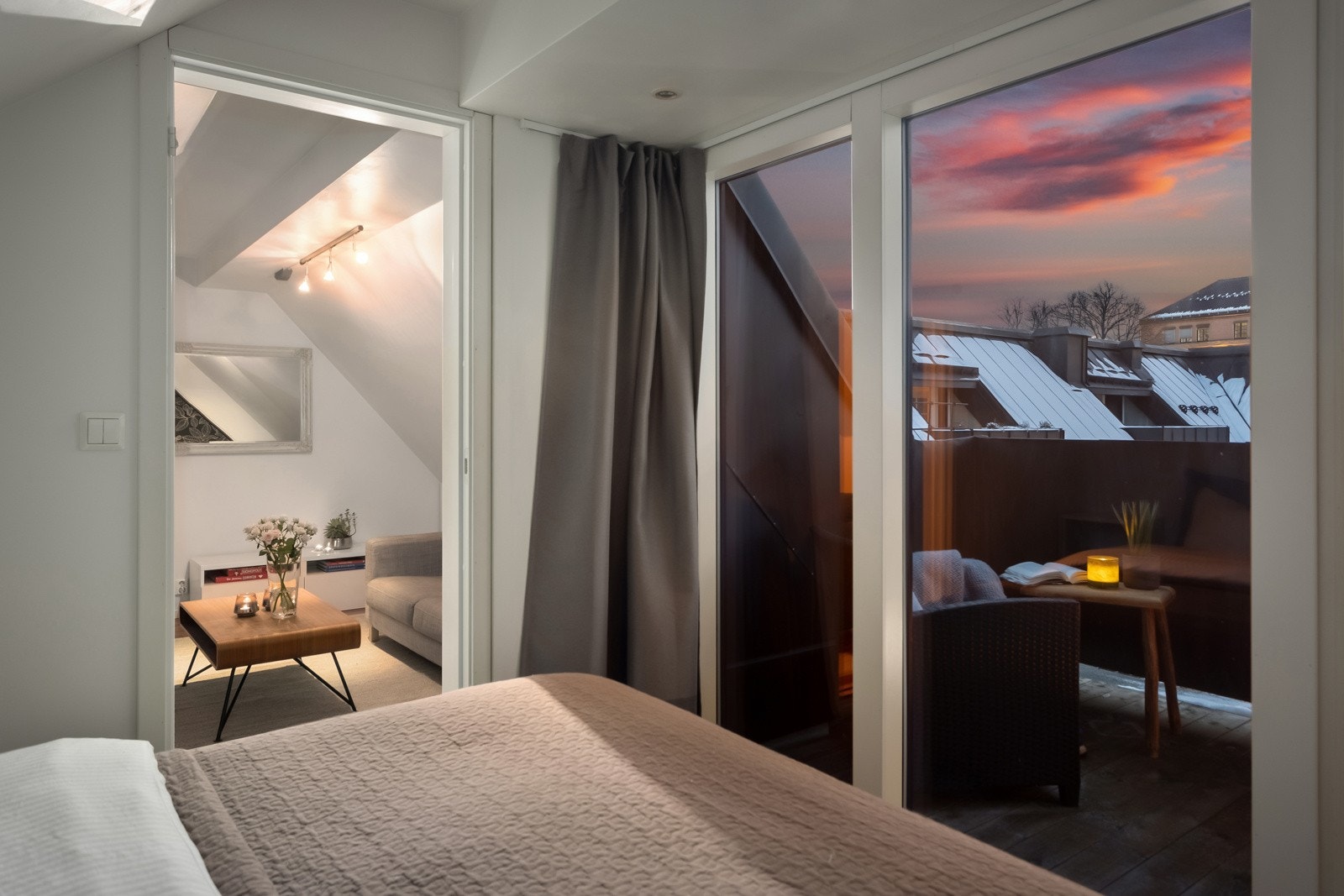 Soverommet har vakker utsikt og utgang til takterrassen. Galleribilde