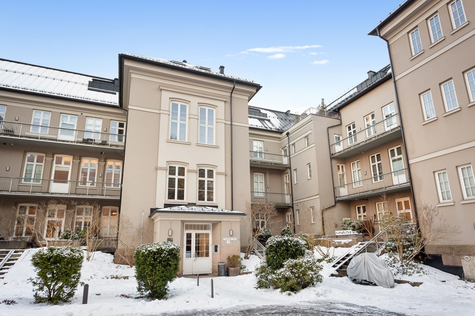 Studio Pilestredet Park 2, er den gamle Øyeklinikken i den klassiske bygningsmassen fra Rikshospitalet og ligger i øvre del av parken. Galleribilde