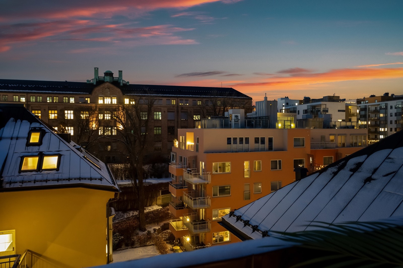 En lys designleilighet i toppetasjen med egen privat og usjenert takterrasse. Galleribilde