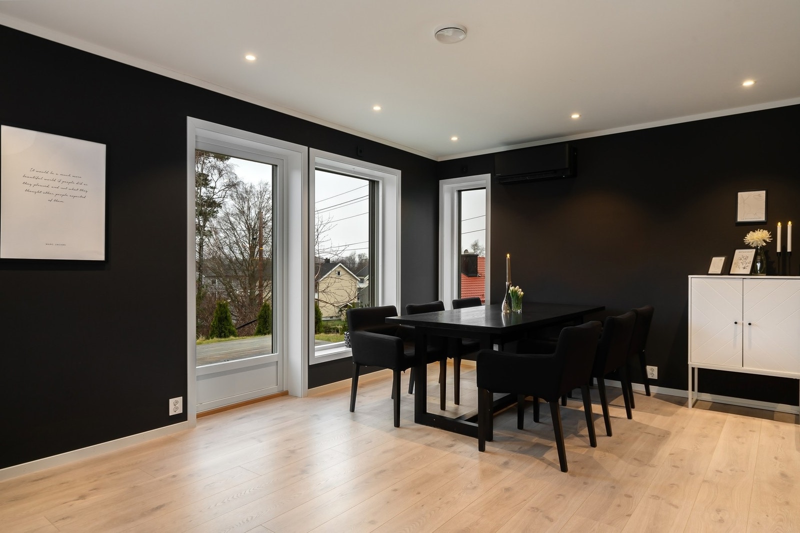 Det er varmekabler i samtlige rom i 1 etg. Galleribilde