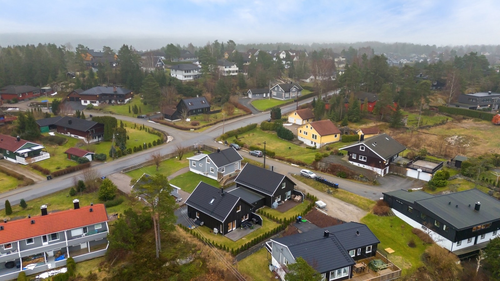 På Klavestadhaugen har du nærhet til alt du trenger! Det er gangavstand til både barnehage, barne- og ungdomsskole, dagligvare, samt kort vei til bussholdeplass. Galleribilde