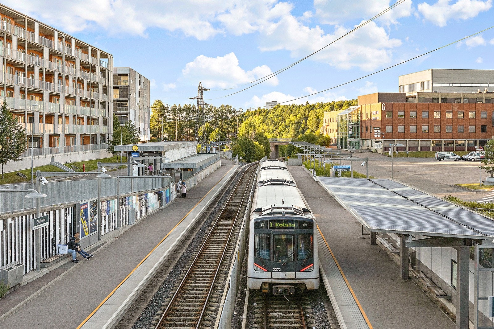 Kort vei til Skullerud T-bane, det går også buss i gang avstand fra leiligheten. Galleribilde