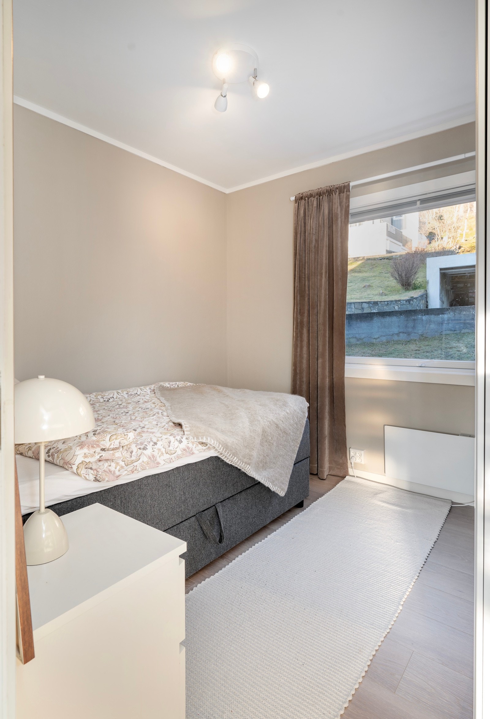 Begge rommene er av god størrelse og her har man god plass til å innrede slik man selv ønsker. Galleribilde