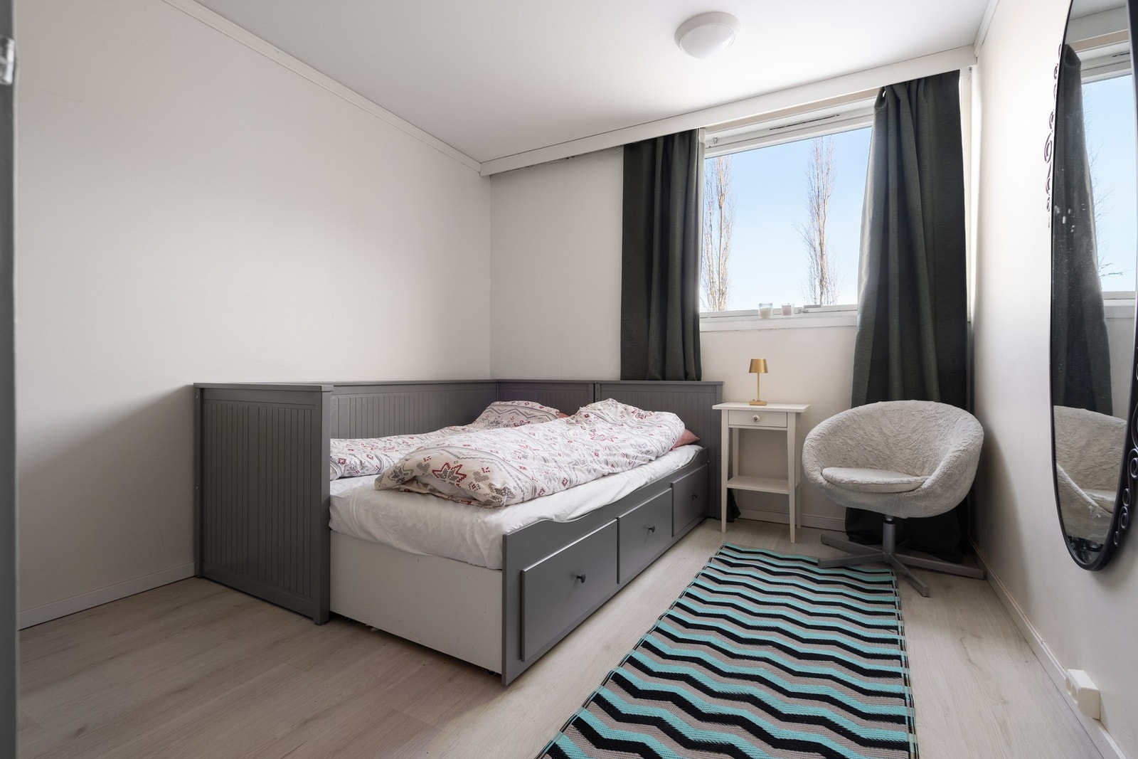 Det siste soverommet er på 11,3 kvm. Det er god plass til dobbeltseng og garderobeskap på alle rommene. Galleribilde