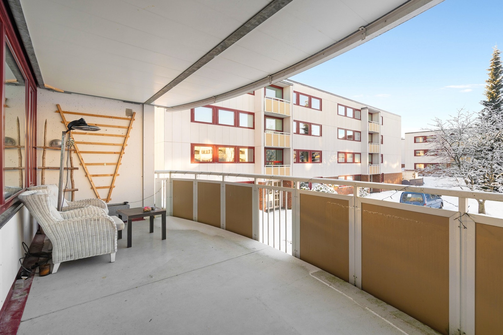 Stor vestvendt balkong på 15 kvm. Galleribilde