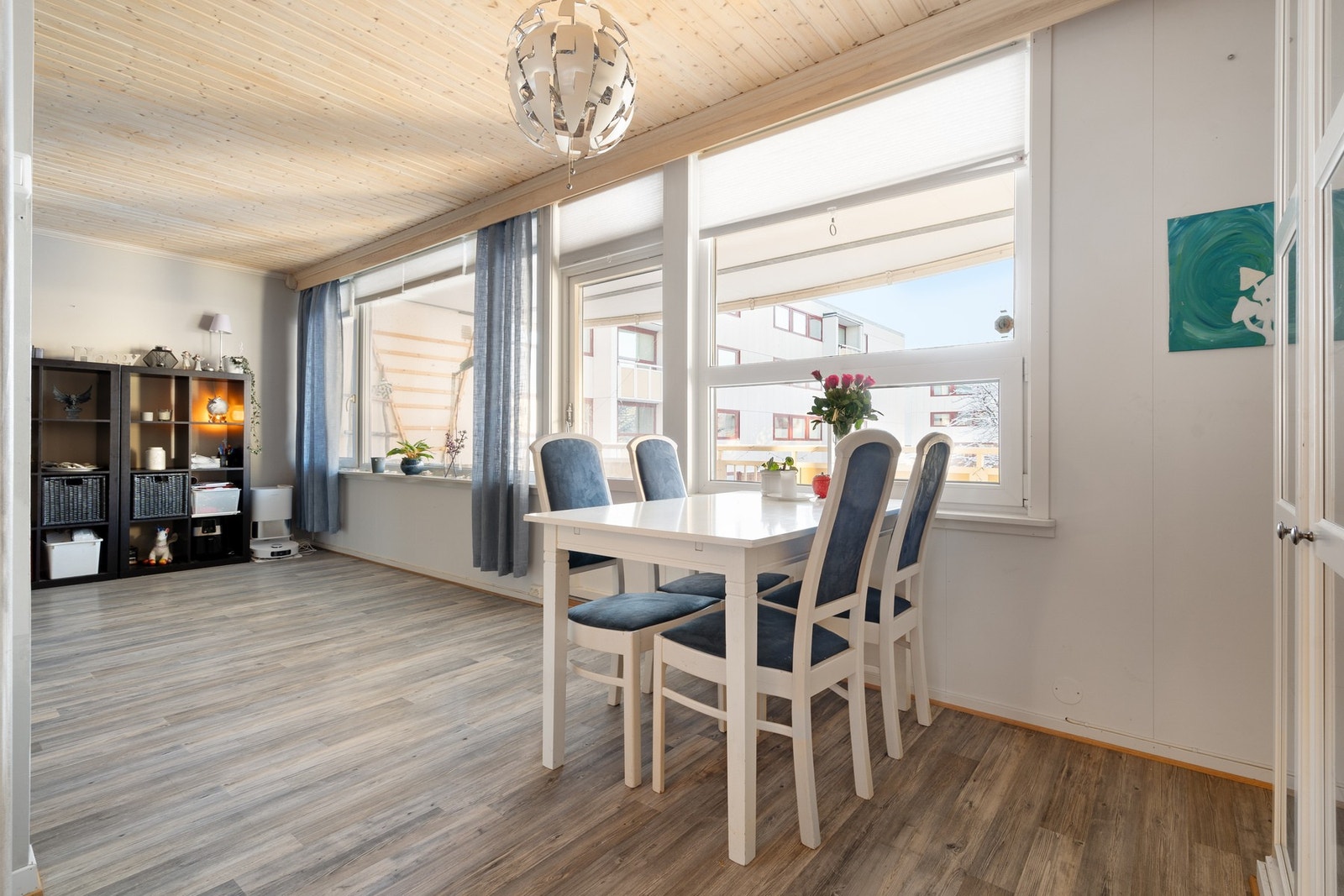 Fra stua har man utgang til den ene balkongen. Galleribilde