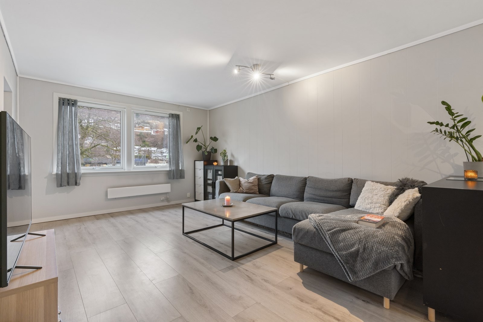 - Stuen strekker seg utover et areal på 31,2m² - Galleribilde
